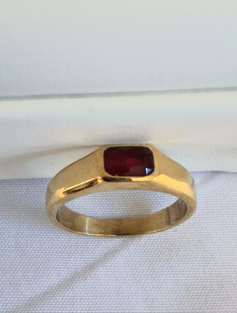 GOLD-TONE RUBY STONE RECTANGULAR RING